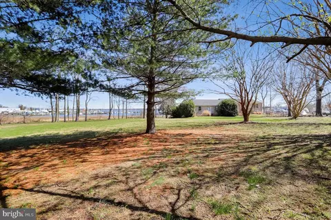 1052 Old Turkey Point Rd, Edgewater, MD 21037 photo 5