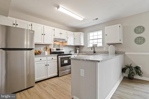 367 Cool Breeze Ct, Pasadena, MD 21122 photo 4