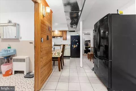 Kitchen - 1198 Hunter Rd, Pasadena, MD 21122 photo 4 of 7