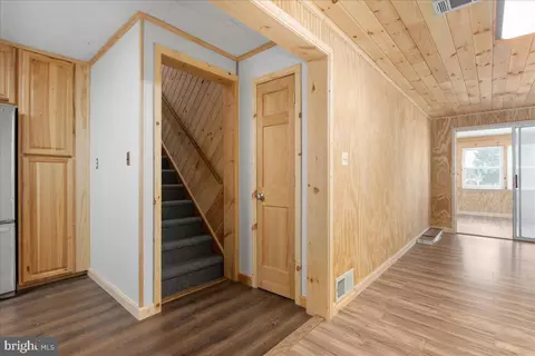 Entry Way - 1198 Hunter Rd, Pasadena, MD 21122 photo 2 of 2
