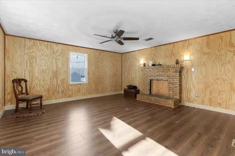 Living - 1198 Hunter Rd, Pasadena, MD 21122 photo 2 of 3