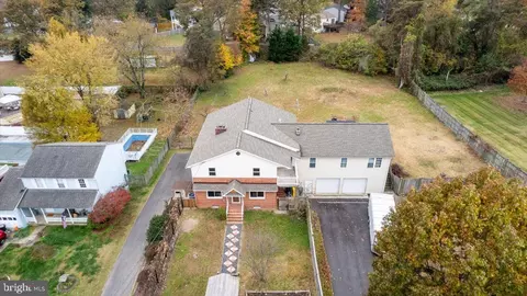 1198 Hunter Rd, Pasadena, MD 21122