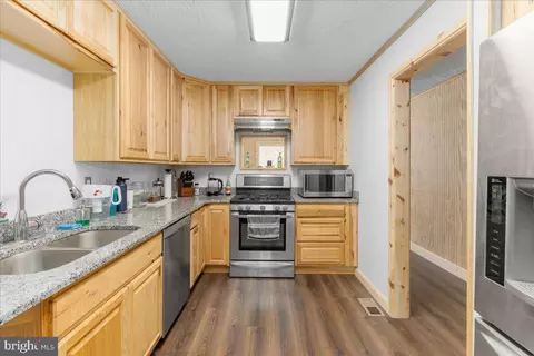 Kitchen - 1198 Hunter Rd, Pasadena, MD 21122 photo 1 of 7