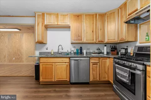 Kitchen - 1198 Hunter Rd, Pasadena, MD 21122 photo 3 of 7