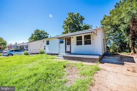 365 Old Line Ave, Laurel, MD 20724 photo 2