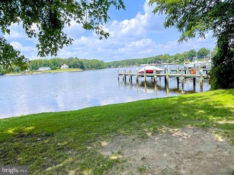 1105 Hotel Dr, Pasadena, MD 21122 photo 3