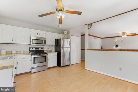 1105 Hotel Dr, Pasadena, MD 21122 photo 9