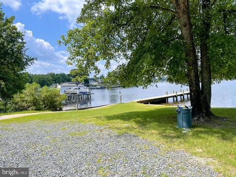 1105 Hotel Dr, Pasadena, MD 21122 photo 4