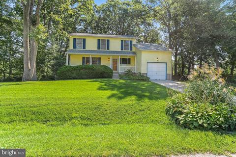 8395 Armstrong Dr, Pasadena, MD 21122 photo 1