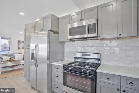777 Powhatan Beach Rd, Pasadena, MD 21122