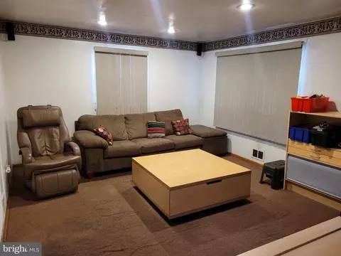 8106 Hog Neck Rd, Pasadena, MD 21122 photo 8