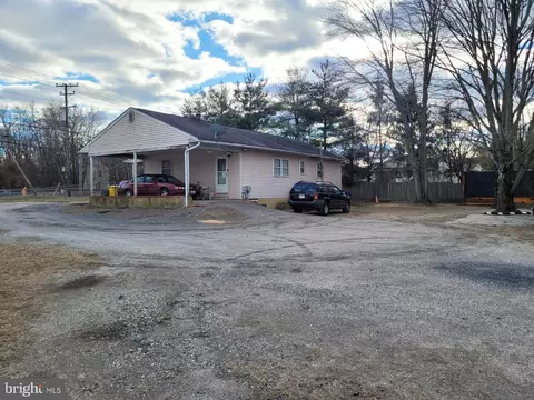 8106 Hog Neck Rd, Pasadena, MD 21122 photo 5