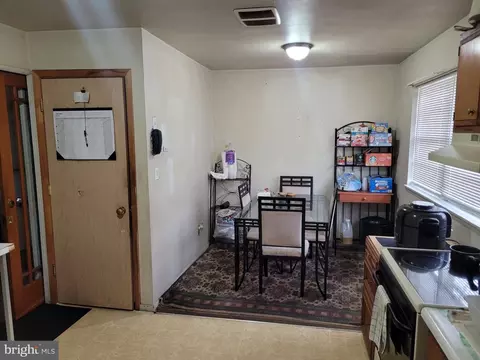 8106 Hog Neck Rd, Pasadena, MD 21122 photo 6