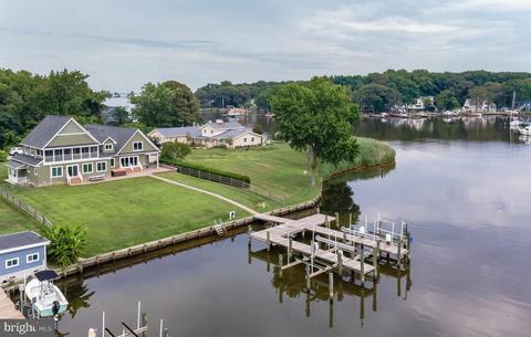 1945 Orchard Point Rd, Pasadena, MD 21122