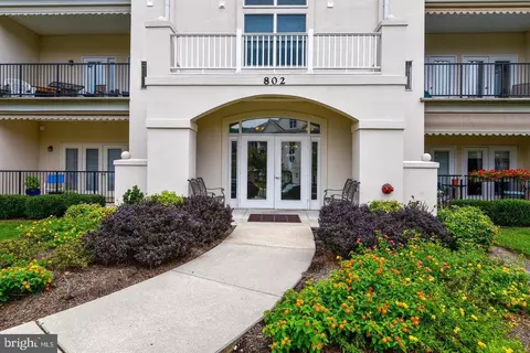 802 Coxswain Way #301, Annapolis, MD 21401