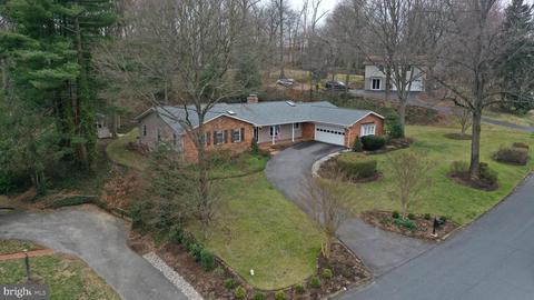 689 Carlisle Dr, Arnold, MD 21012
