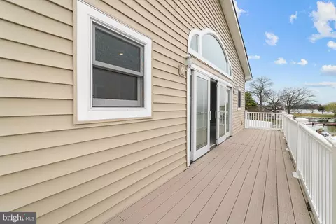 8149 Orchard Point Rd, Pasadena, MD 21122 photo 3