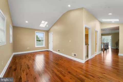 8149 Orchard Point Rd, Pasadena, MD 21122 photo 28