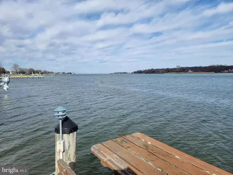 8149 Orchard Point Rd, Pasadena, MD 21122 photo 11