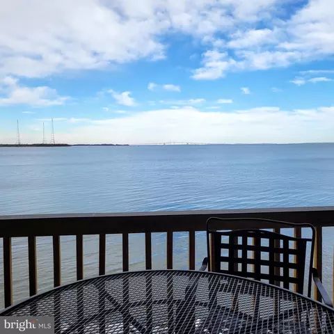 2022 Quay Village Ct #101, Annapolis, MD 21403
