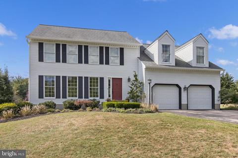 8402 Quailwood Ln, Pasadena, MD 21122