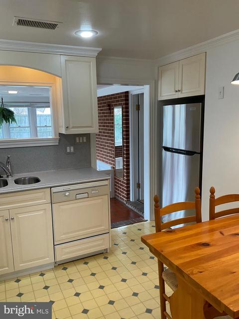 8458 Miramar, Pasadena, MD 21122 photo 9