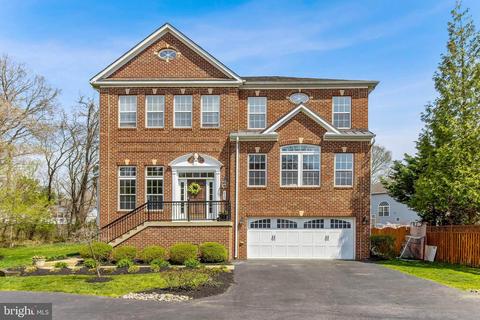 220 Bowen Ct, Annapolis, MD 21401