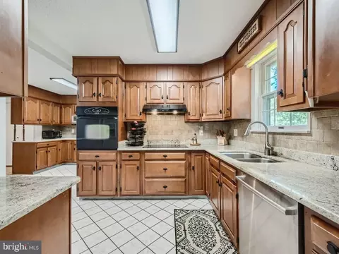 466 Edgewater Rd, Pasadena, MD 21122 photo 14