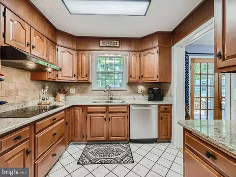 466 Edgewater Rd, Pasadena, MD 21122 photo 13