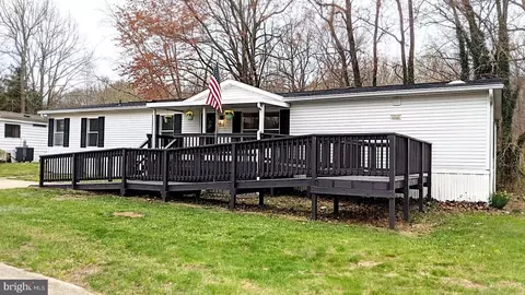 9 Boones Dr, Lothian, MD 20711