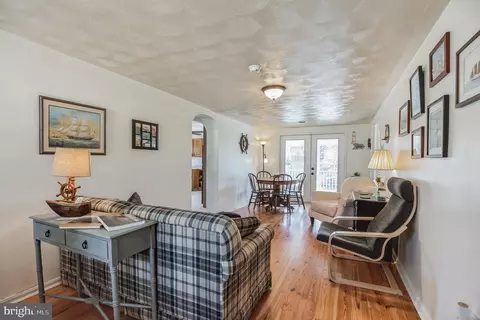 611 Riverside Dr, Pasadena, MD 21122 photo 14