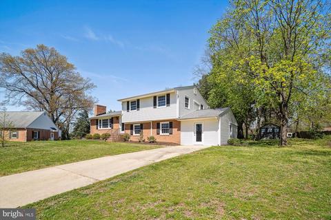 8 Carvel Cir, Edgewater, MD 21037