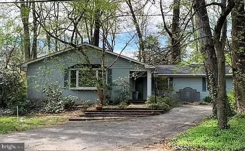 1842 Lindamoor Dr, Annapolis, MD 21401