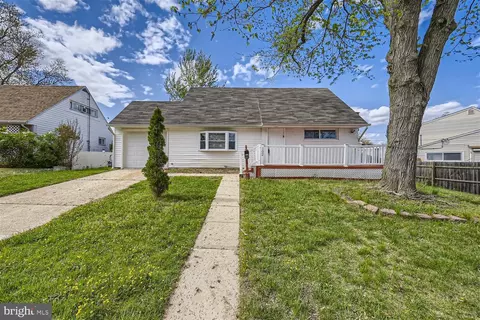 102 Country Club Dr, Glen Burnie, MD 21060