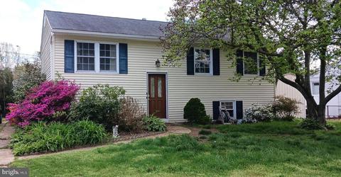809 223rd St, Pasadena, MD 21122