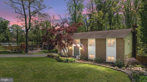 870 Twin Harbor Dr, Arnold, MD 21012