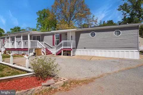 215 5th St, Lothian, MD 20711
