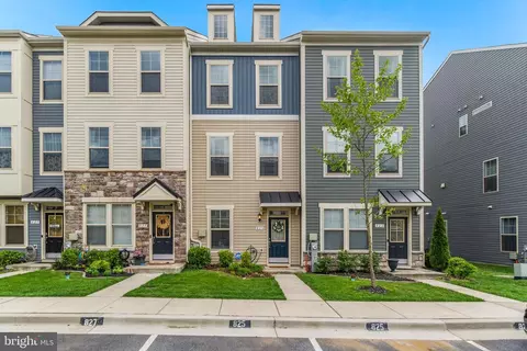 825 Jarrett Ln, Glen Burnie, MD 21060