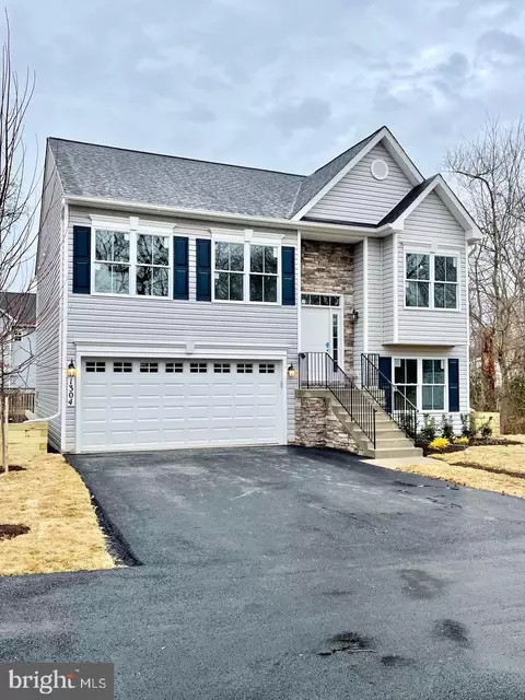 1308 Azalia St, Shady Side, MD 20764