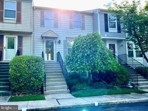 348 Valiant Cir, Glen Burnie, MD 21061