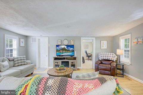 625 E Marshall Ave, Deale, MD 20751 photo 8