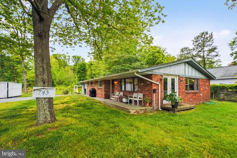 745 Walnut Ave, North Beach, MD 20714