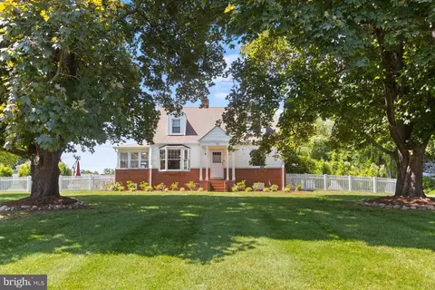 11 S River Clubhouse Rd, Edgewater, MD 21037