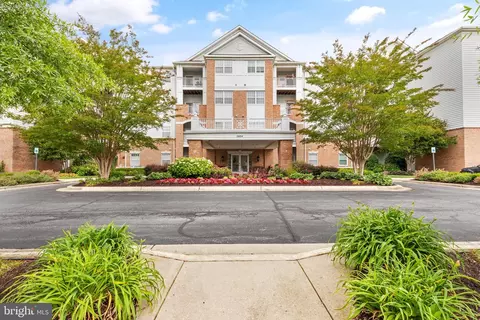 2604 Chapel Lake Dr #205, Gambrills, MD 21054