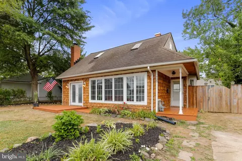 725 Wimmer Rd, Glen Burnie, MD 21061