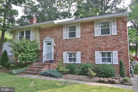 454 Yorkshire Dr, Severna Park, MD 21146