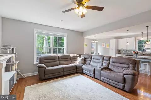 689 211th St, Pasadena, MD 21122 photo 7