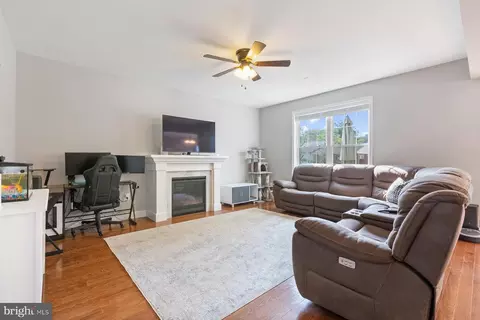 689 211th St, Pasadena, MD 21122 photo 6