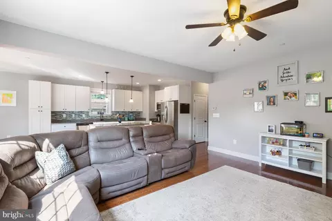 689 211th St, Pasadena, MD 21122 photo 8