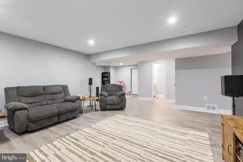 689 211th St, Pasadena, MD 21122 photo 31
